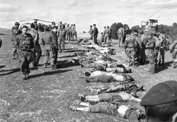 Les corps de martyrs exhibés par l'armée d'occupation. D. R.